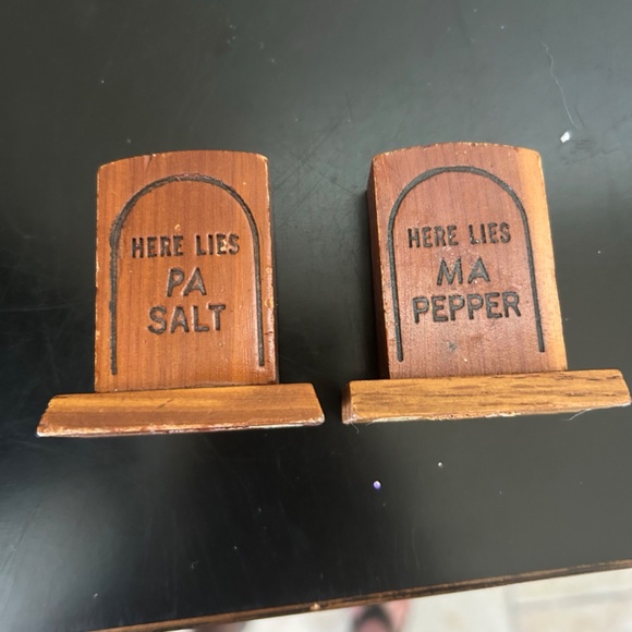 Grave Stone Salt and Pepper Shakers. - Picture 2 of 7
